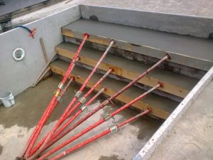 Photo de terrassement du sol avec béton.