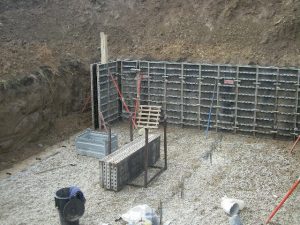 Photo de terrassement du sol avec béton.