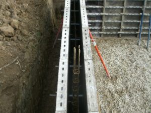 Photo de terrassement du sol avec béton.